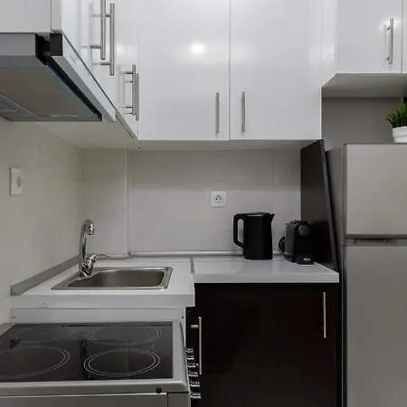 Stylish In City Center Apartment *